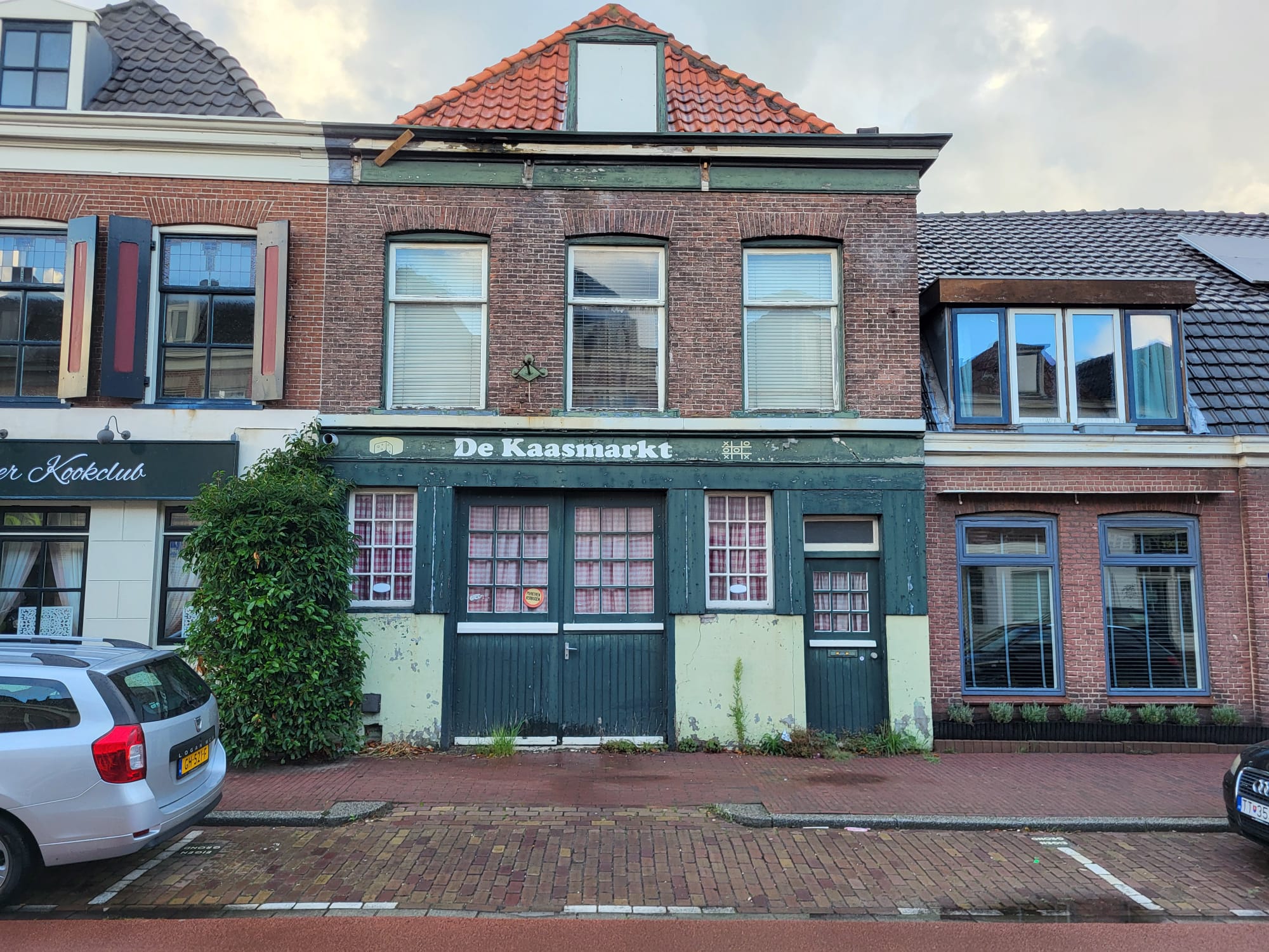 Bestaande voorgevel in Beverwijk; project in uitvoering